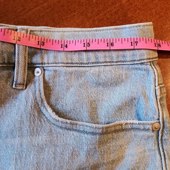 Madewell Perfect High Rise Midi Jean Shorts, Size 32, Light Blue Denim Raw Hem - Picture 6 of 10